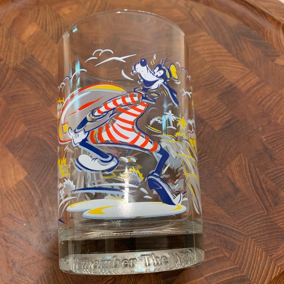 Vintage Disney Goofy Blippy Beach Glass Cup - Picture 1 of 5